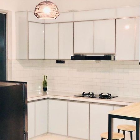 Villa Pool Kepala Batas Kampong Hilir  Екстериор снимка