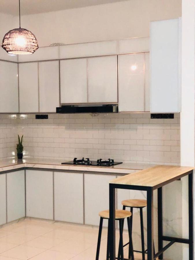 Villa Pool Kepala Batas Kampong Hilir  Екстериор снимка