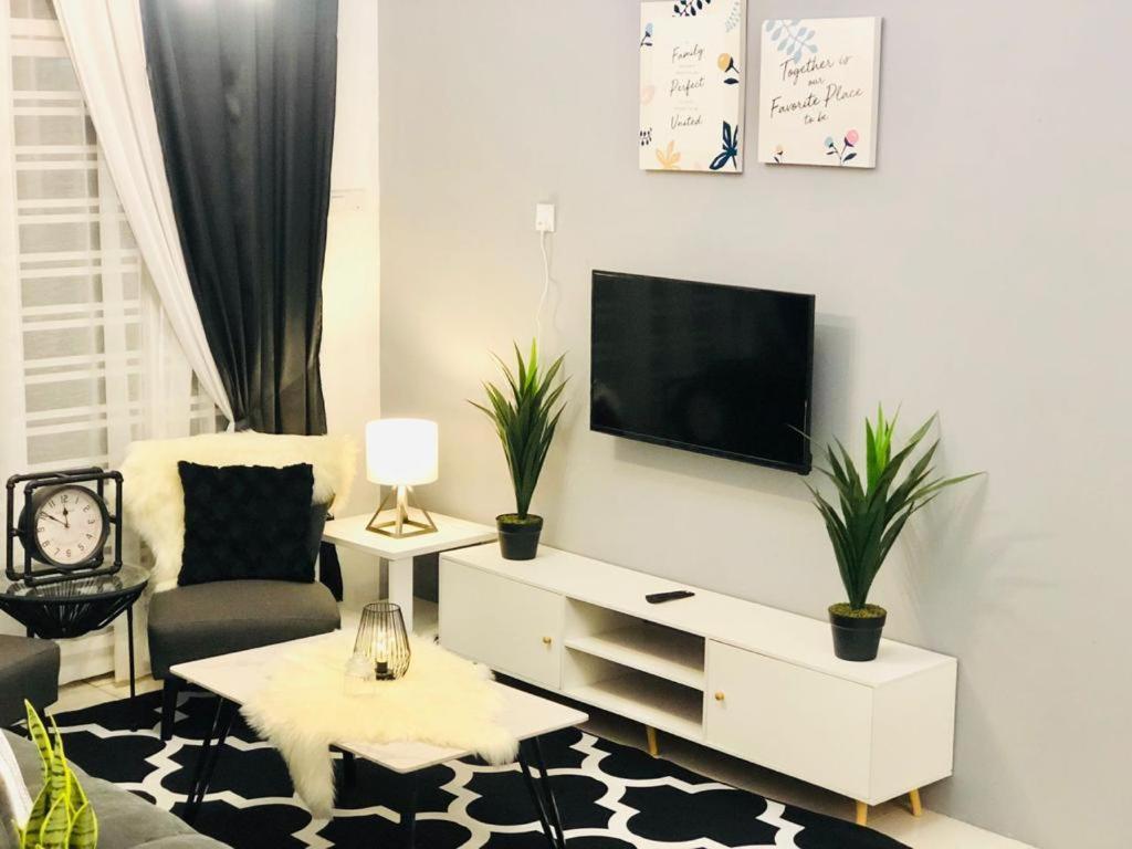 Villa Pool Kepala Batas Kampong Hilir  Екстериор снимка