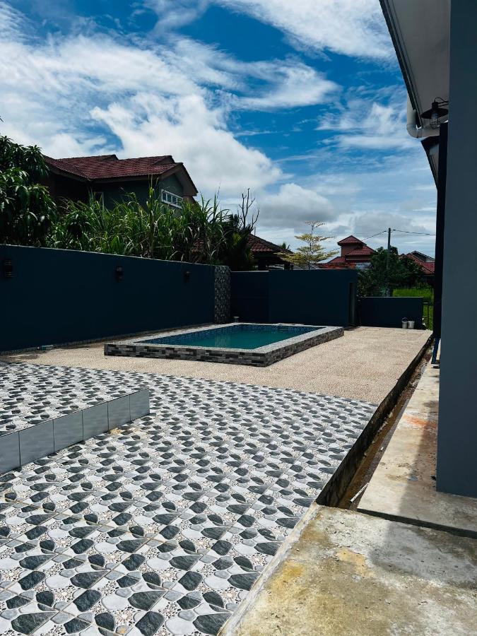 Villa Pool Kepala Batas Kampong Hilir  Екстериор снимка