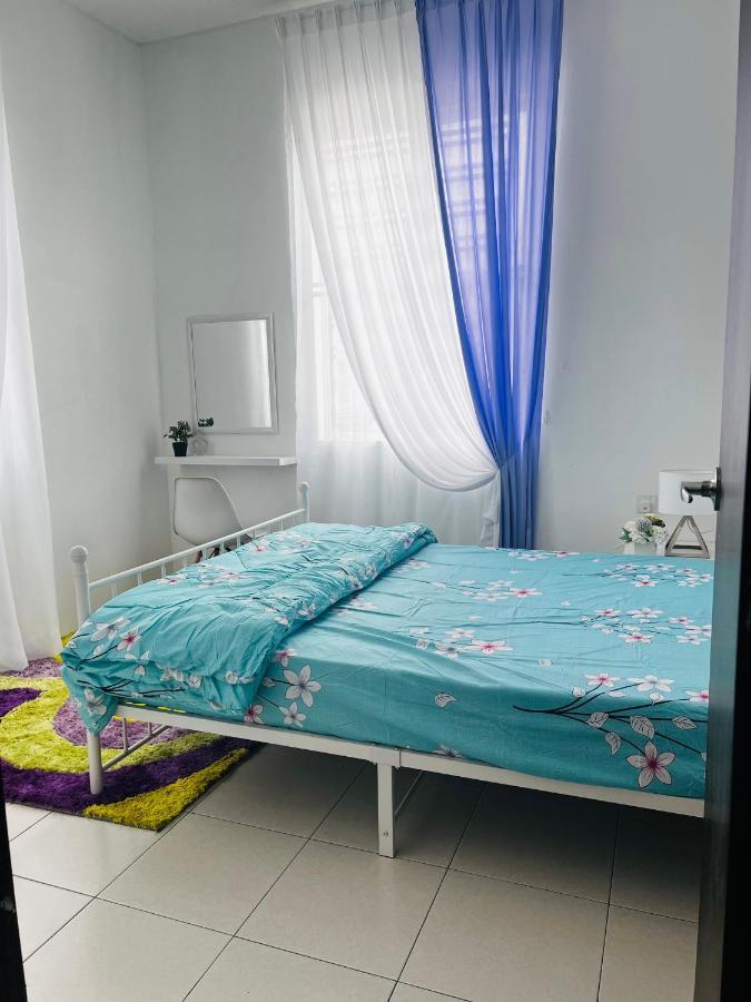 Villa Pool Kepala Batas Kampong Hilir  Екстериор снимка