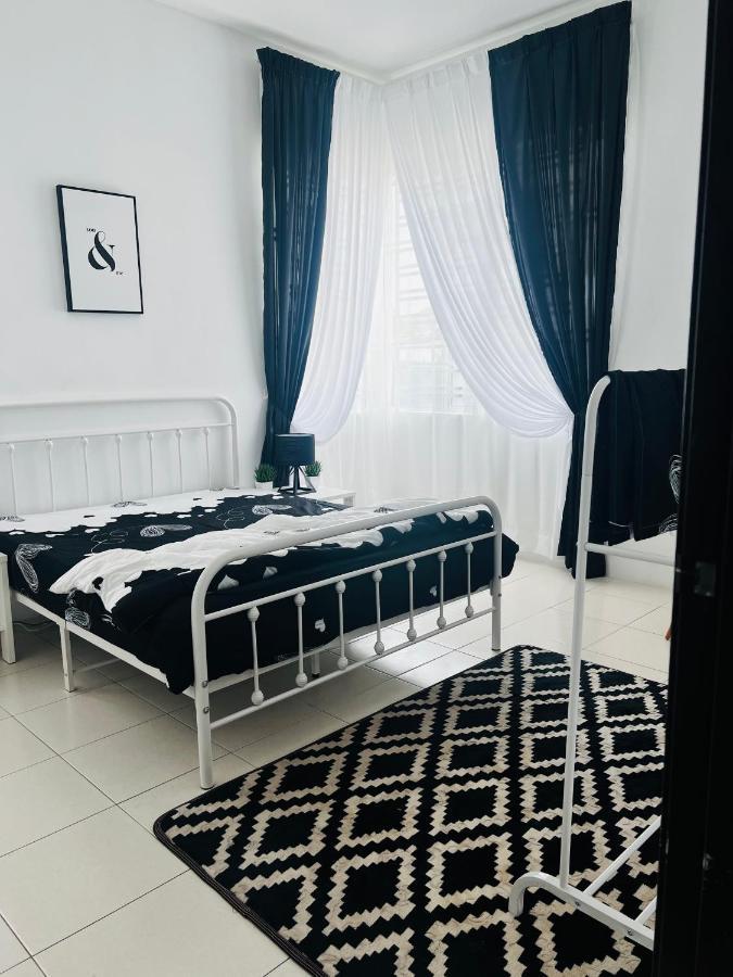 Villa Pool Kepala Batas Kampong Hilir  Екстериор снимка