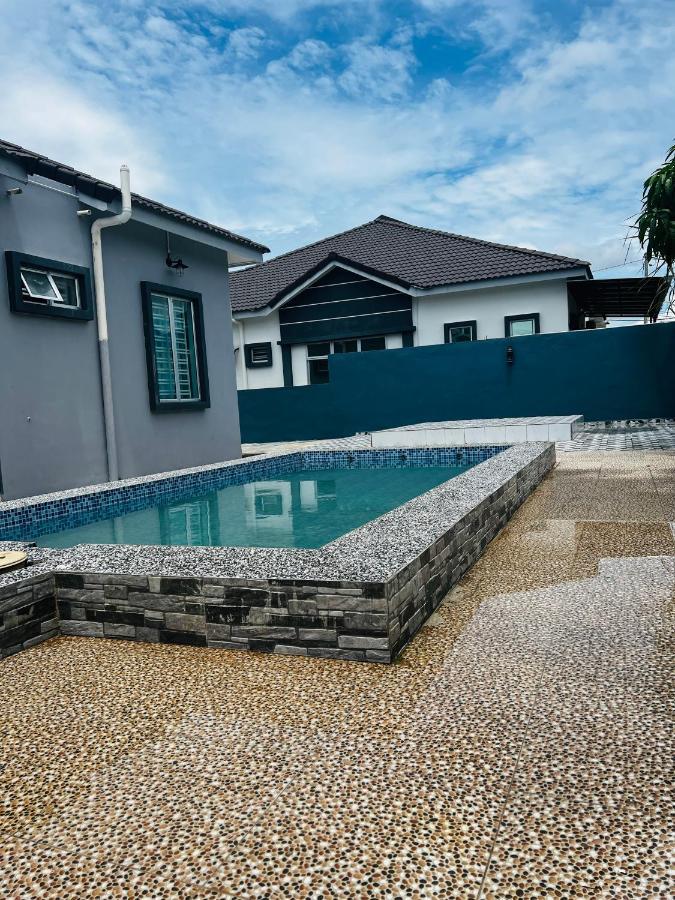 Villa Pool Kepala Batas Kampong Hilir  Екстериор снимка