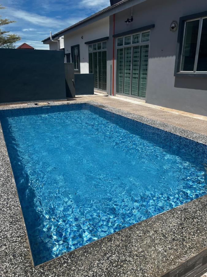 Villa Pool Kepala Batas Kampong Hilir  Екстериор снимка