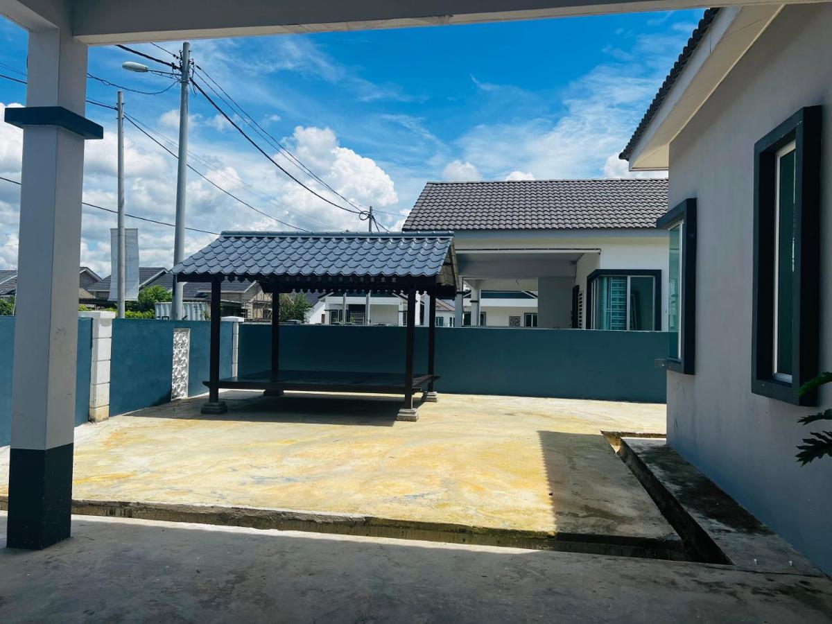 Villa Pool Kepala Batas Kampong Hilir  Екстериор снимка